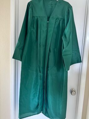 Jostens RBG Green Graduation Cap & Gown 5’10-6’0